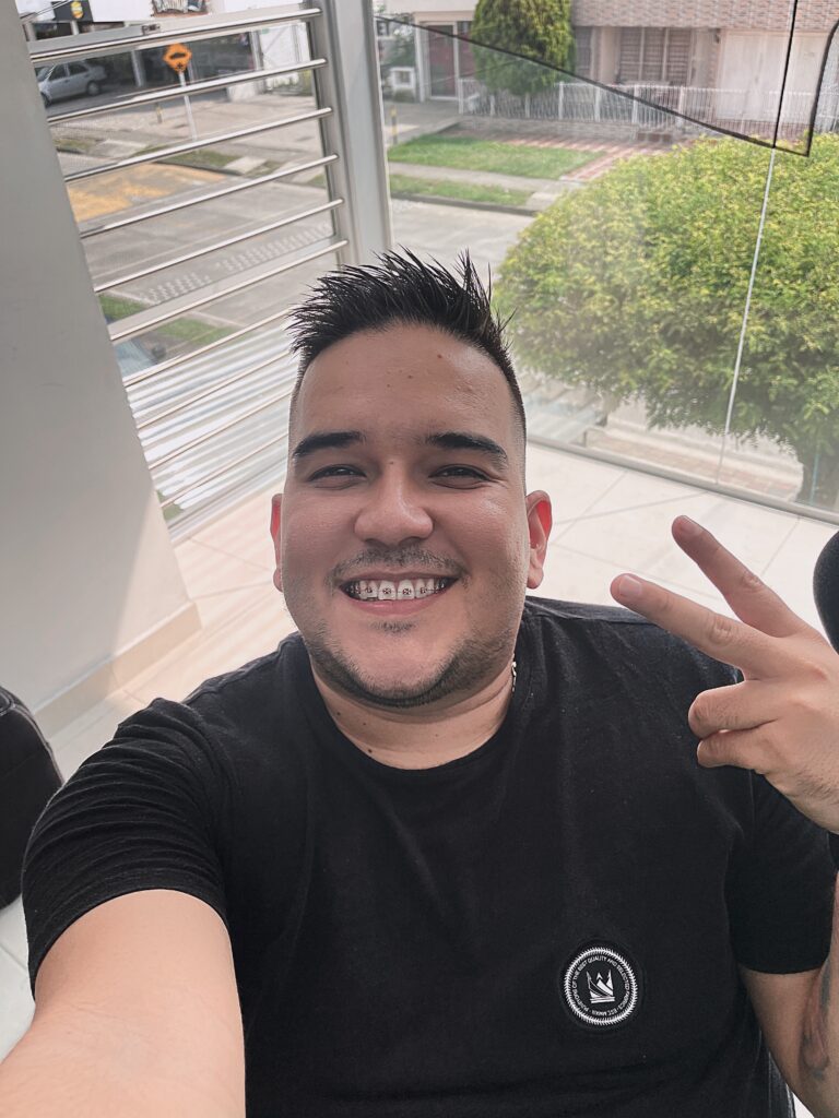 Jonathan Ríos – Director y Locutor de Jotika Radio Show