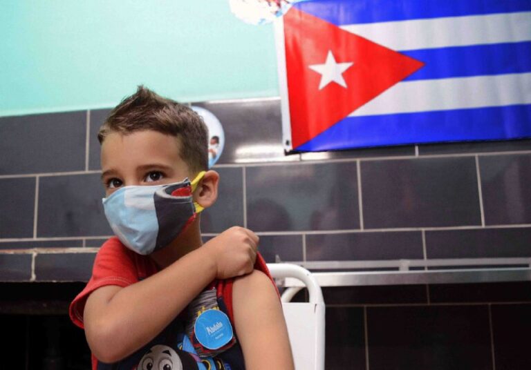 Cuba dona 2.000 vacunas contra la fiebre amarilla a Colombia en medio de brote mortal